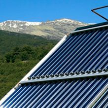 Técnicas Energéticas Yuste panel solar en la montaña