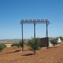Técnicas Energéticas Yuste panel solar en terreno