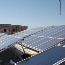 Técnicas Energéticas Yuste instalación de paneles solares en techo