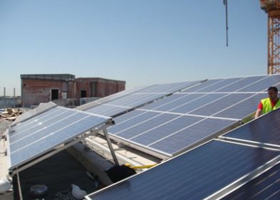Técnicas Energéticas Yuste instalación de paneles solares en techo