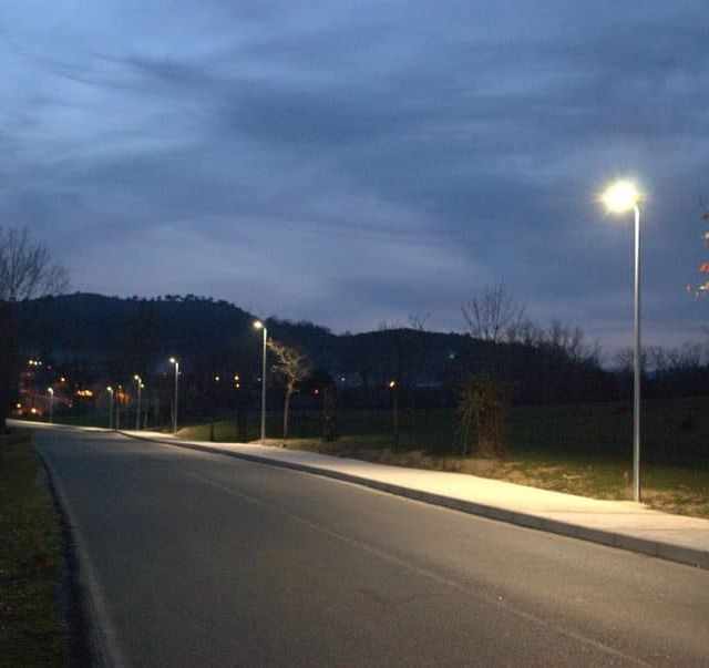 Técnicas Energéticas Yuste carretera iluminada