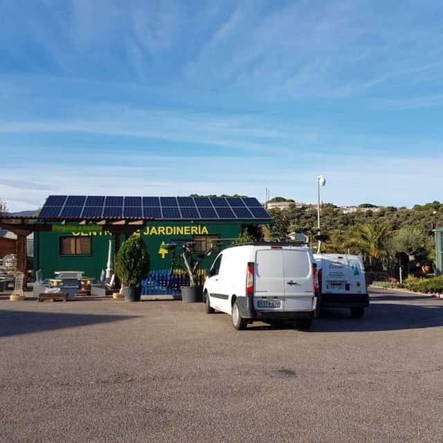 Técnicas Energéticas Yuste jardinería con paneles solares